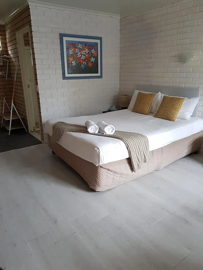 Twin Pines Motel Mooloolaba