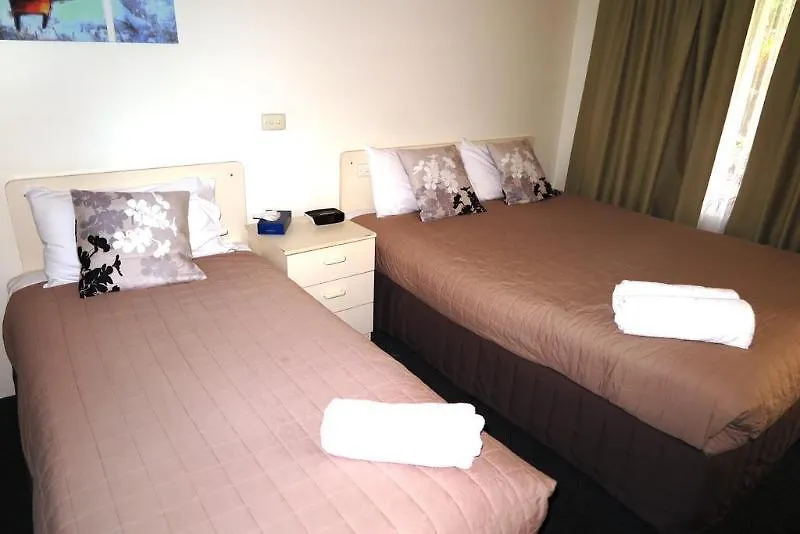 ***  Twin Pines Motel Mooloolaba Australia