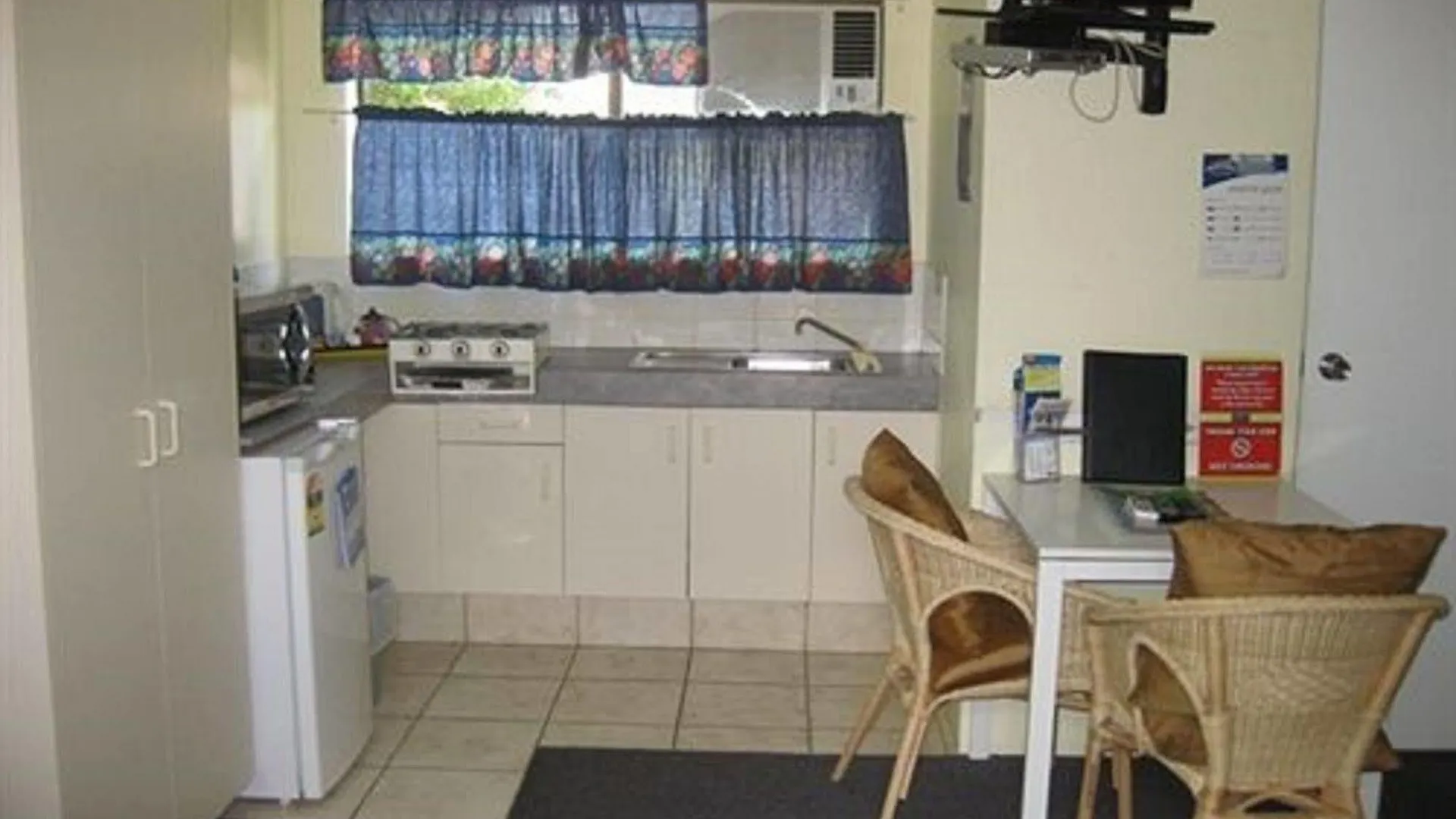 ***  Twin Pines Motel Mooloolaba Australia